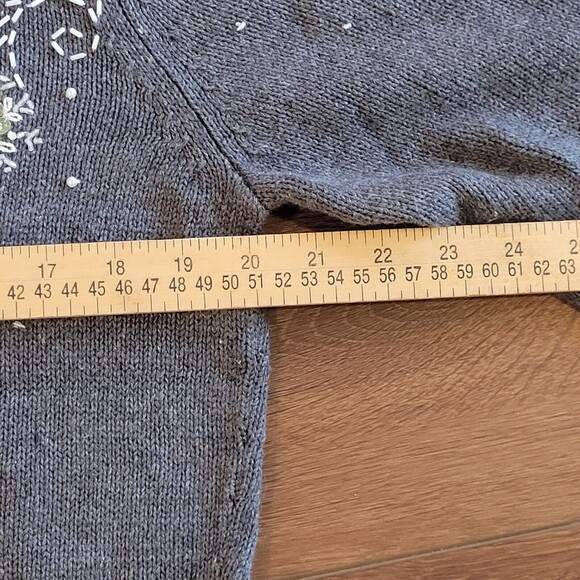 Designers Originals Studio Joy Sweater Womens M Gray White Snowflakes Cardigan - Picture 5 of 16